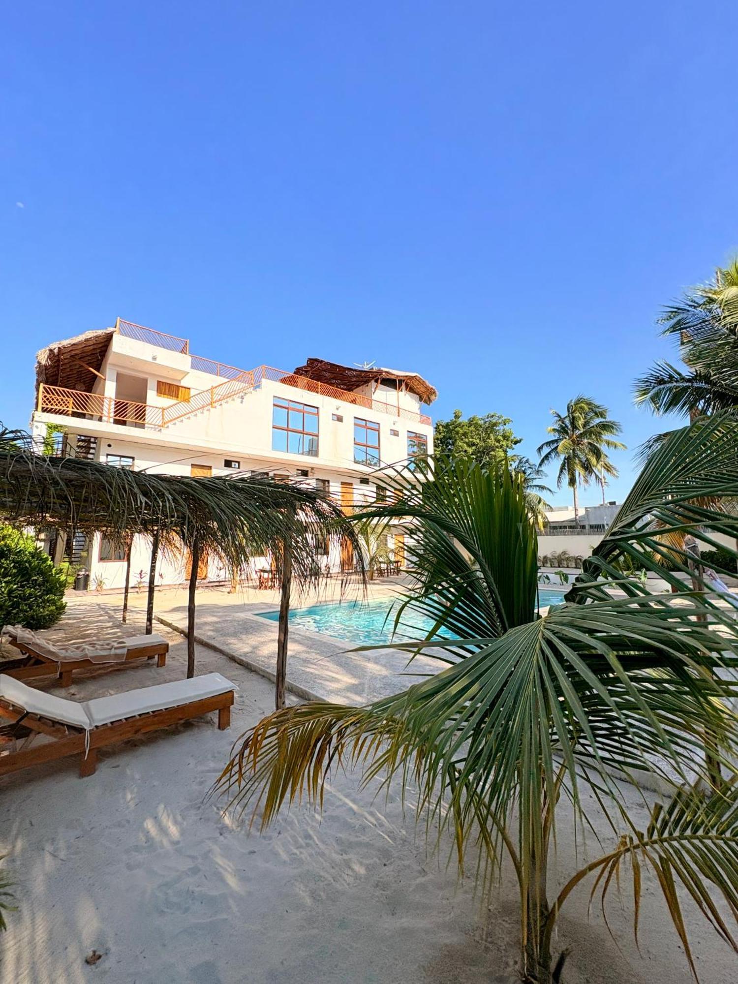 Mexhe Hotel เอลกูโย ภายนอก รูปภาพ