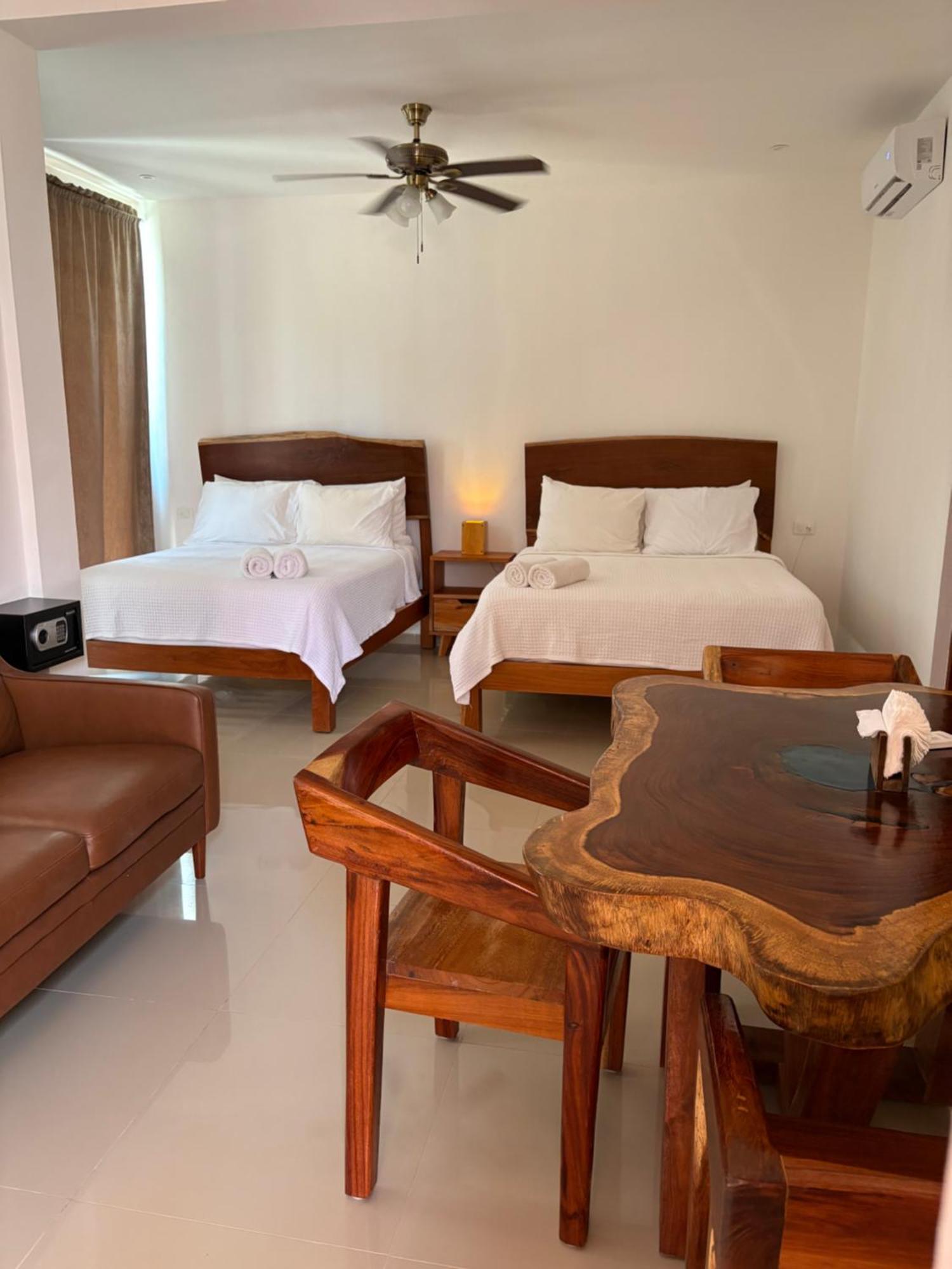Mexhe Hotel เอลกูโย ภายนอก รูปภาพ