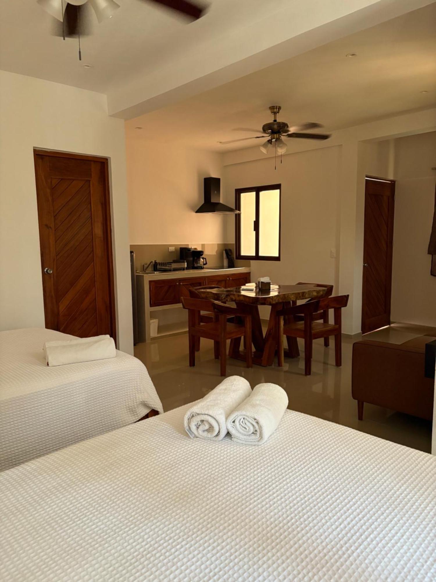 Mexhe Hotel เอลกูโย ภายนอก รูปภาพ